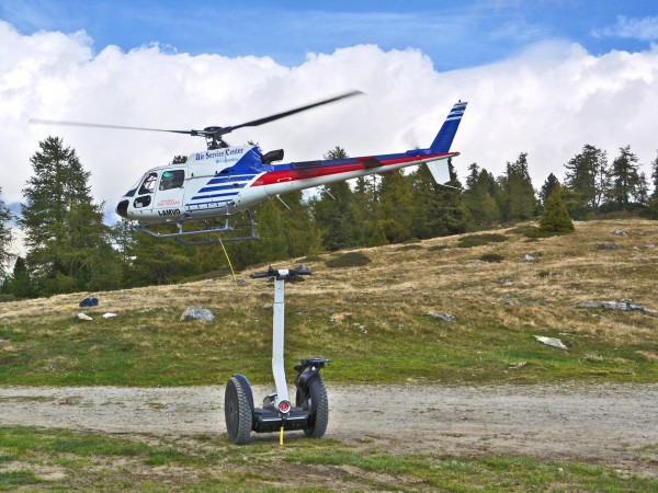 Begegnung des gemütlichen Segway mit dem schnellen Fluggerät auf Campo (2100 m)