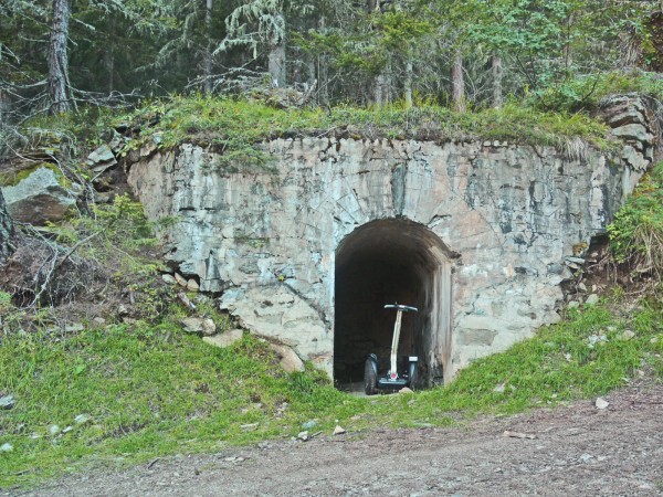 Unterstandsbauwerk an einer Spitzkehre der Militärstrasse zum Werk Tonale