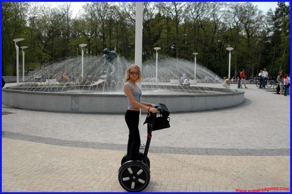 Segway_Girl_GyroSCOOP.info.jpg